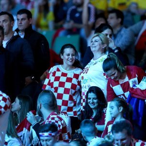 Hrvatske rukometaše bodri predsjednica sa suprugom, Tomislav Madžar te Zdravko Marić