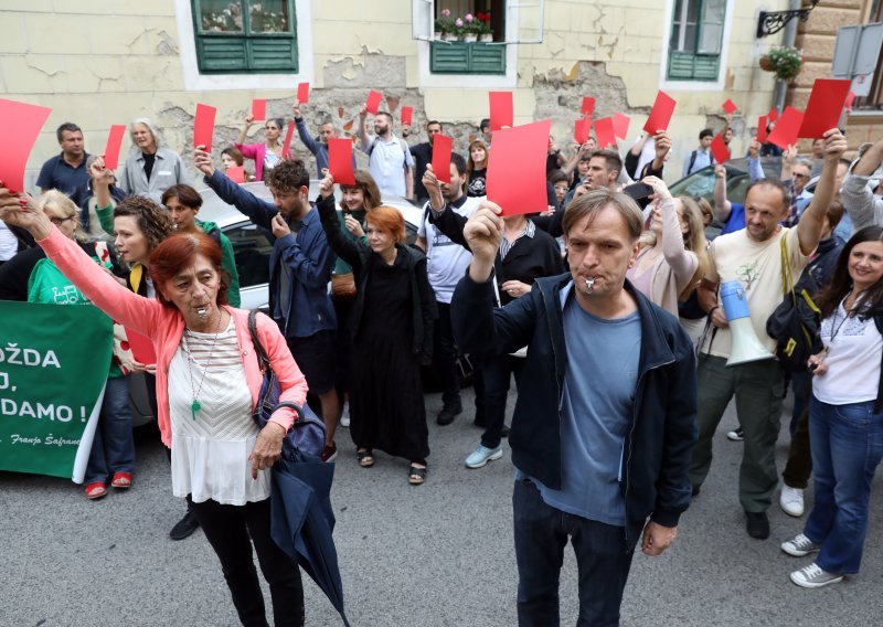 Više od 200 građana prosvjedovalo protiv Bandićeva prijedloga izmjena Generalnog ubranističkog plana