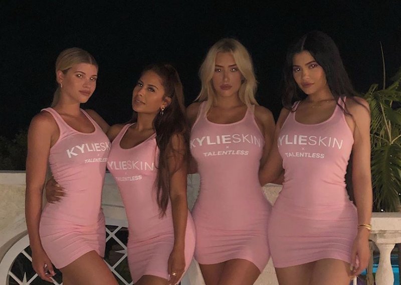 Slučajnost ili dobra reklama: Prijateljice mlade milijarderke Kylie Jenner stalno nose identičnu odjeću