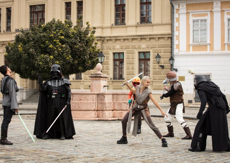 Kostimirani obožavatelji završili osječki tjedan Star Warsa mimohodom po Tvrđi