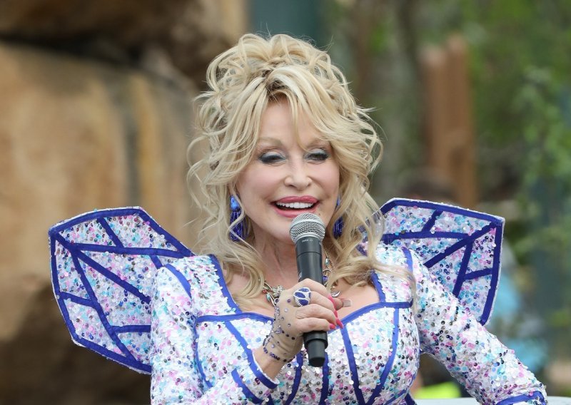 Obožavatelji Dolly Parton uskoro će moći kupiti dizajnerske perike po uzoru na frizuru svoje omiljene pjevačice