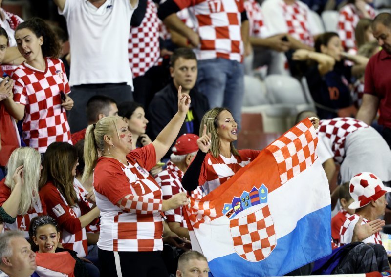 Na utakmici Hrvatske i Mađarske cijeli stadion u glas pjevao pjesmu Miše Kovača