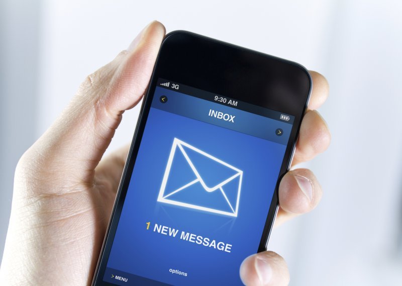 Biste li da vaše SMS-ove dostave potpuni stranci?