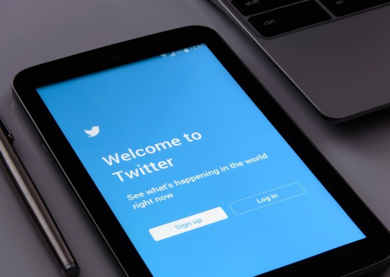 Twitter uskoro mijenja dizajn, u glavnom kadru je News Feed