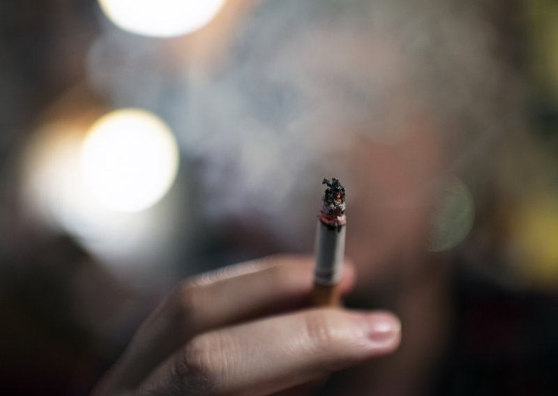 Prvo otjerali pušača iz vlade, a potom cigarete iz kafića: U Austriji stroga zabrana pušenja, kazne do 1000 eura