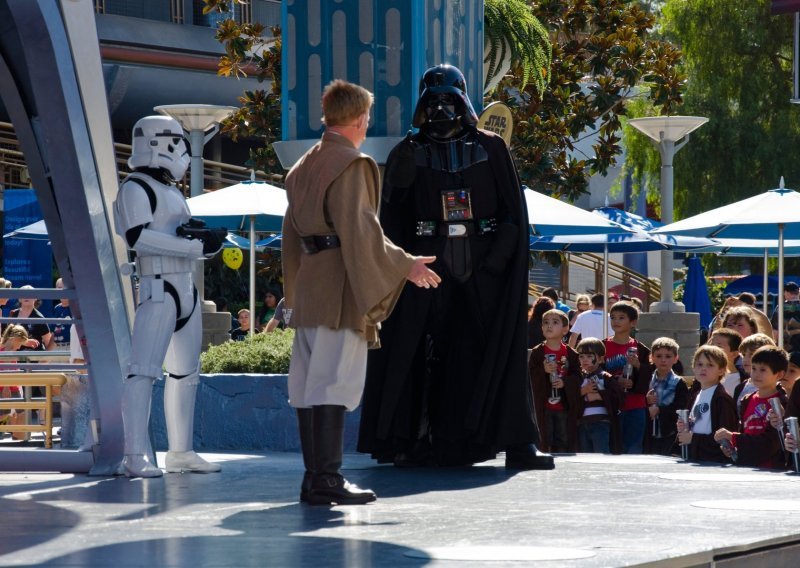Šefovi Disneyja utukli nevjerojatnih milijardu dolara u novu atrakciju na temu Star Warsa u zabavnim parkovima