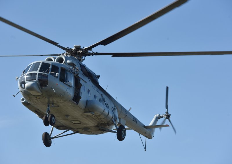 Žena teško ozlijeđena zato što vozač nije zategnuo ručnu kočnicu, helikopterom prevezena u Split