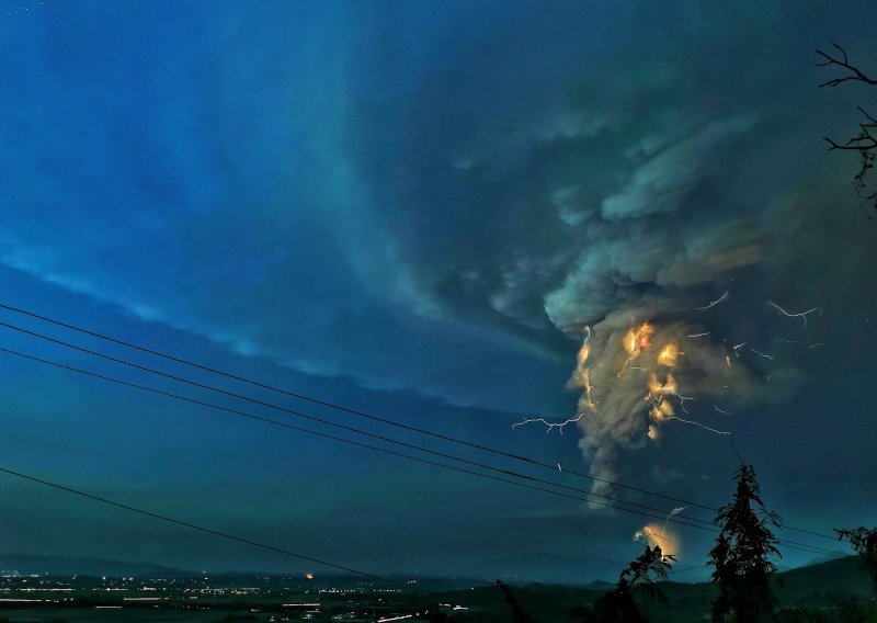 Apokaliptični prizori: Vulkan na Filipinima počeo izbacivati lavu, opasna erupcija za nekoliko sati ili dana