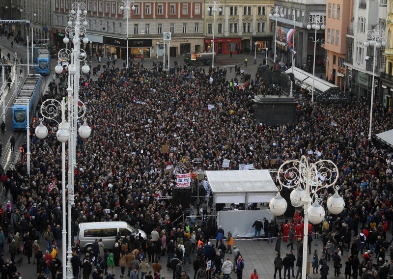 Na prosvjedu protiv Bandića oko deset tisuća građana, najviše do sada