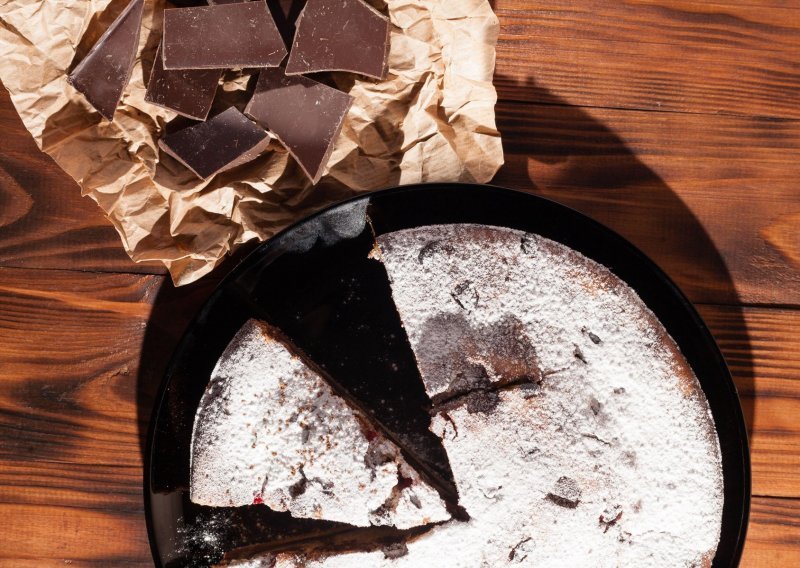 Donosimo vam recept za jednostavnu čokoladnu tortu koju možete brzinski pripremiti za uskršnji stol