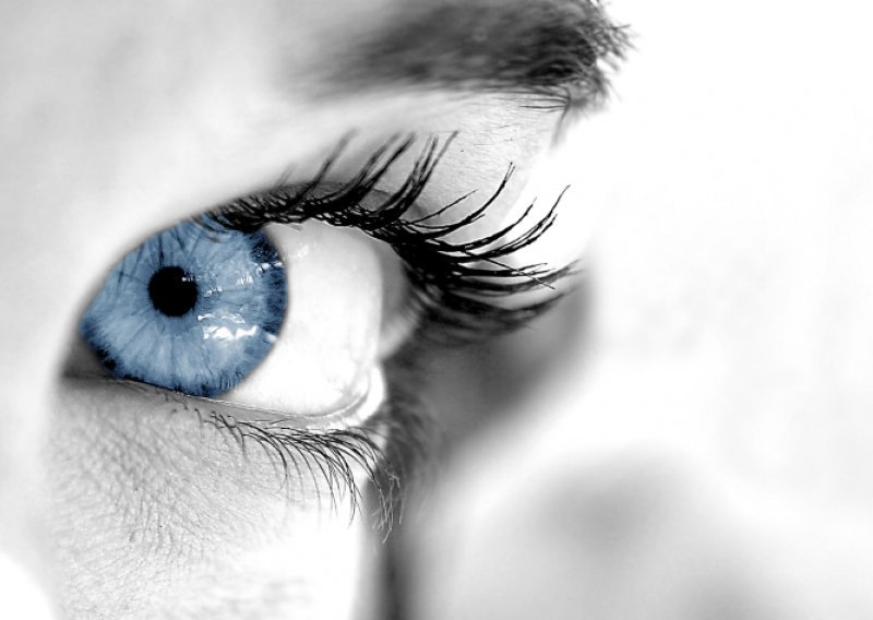 Laserom možete promijeniti boju očiju