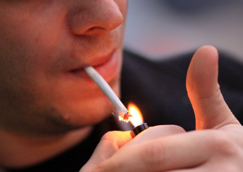 Nikotin štiti od koronavirusa, Francuzi će oboljele liječiti nikotinskim flasterima?