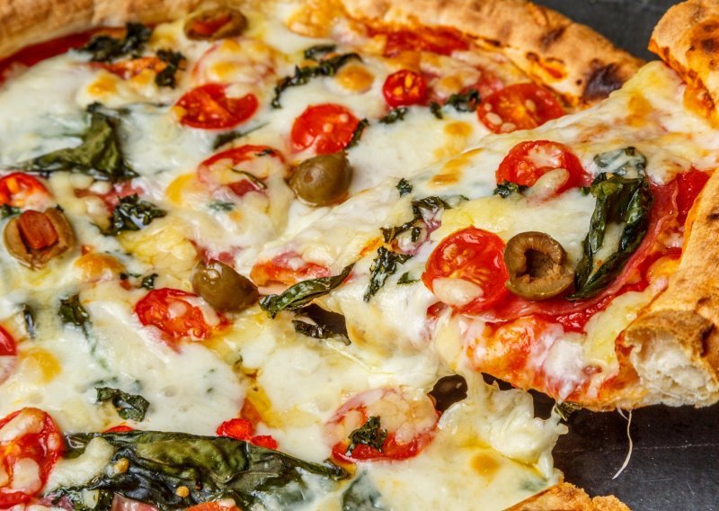 Nikako ne u mikrovalnu: Znate li koji je najbolji način podgrijavanja pizze