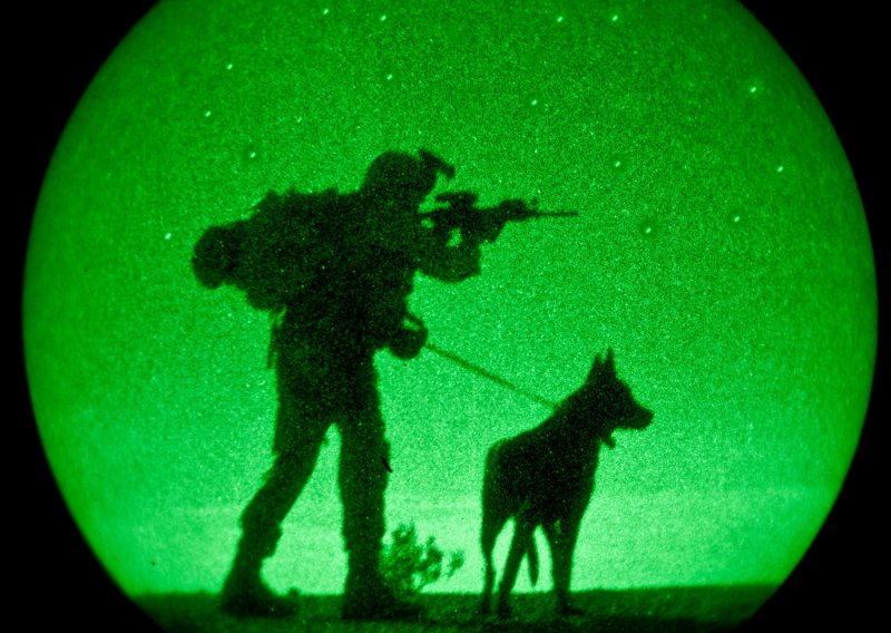 Američka vojska razvija naočale za proširenu stvarnost namijenjene vojnim psima