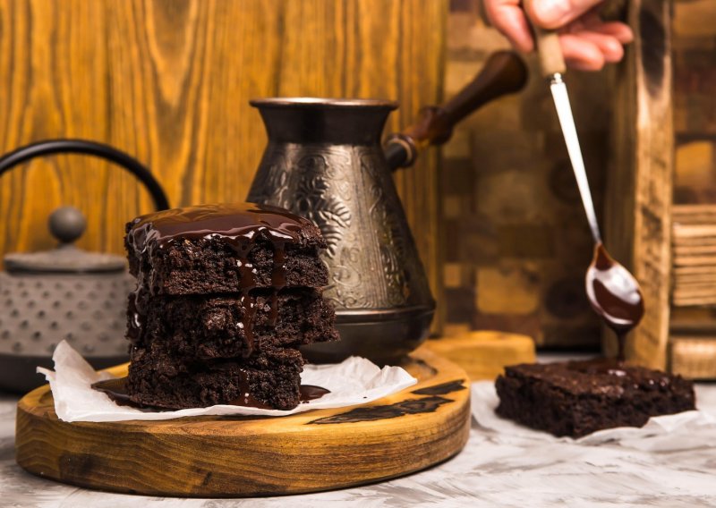 Pronašli smo recept za jeftin i jednostavan čokoladni kolač koji će obožavati svi ukućani
