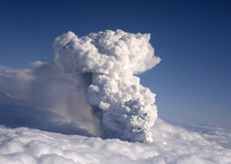 Islandski vulkan izbacuje do 300 tisuća tona CO2 dnevno