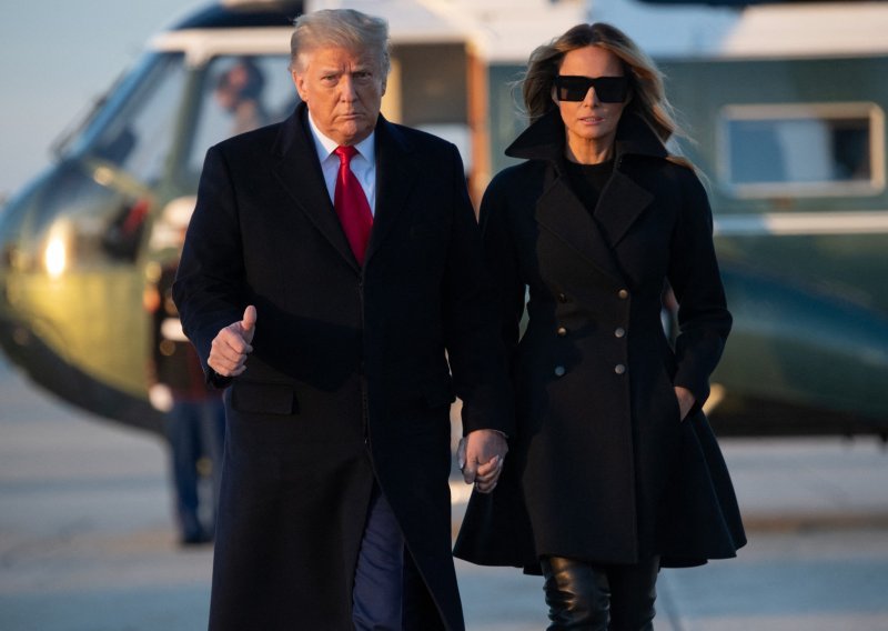 Melania Trump prvi put u javnosti nakon odlaska iz Bijele kuće: Genijalna mala crna haljina s potpisom omiljenog brenda