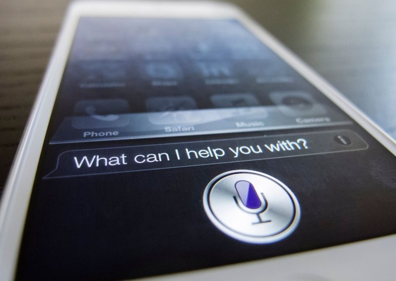 Siri misteriozno najavljuje: Apple idući tjedan predstavlja nešto novo