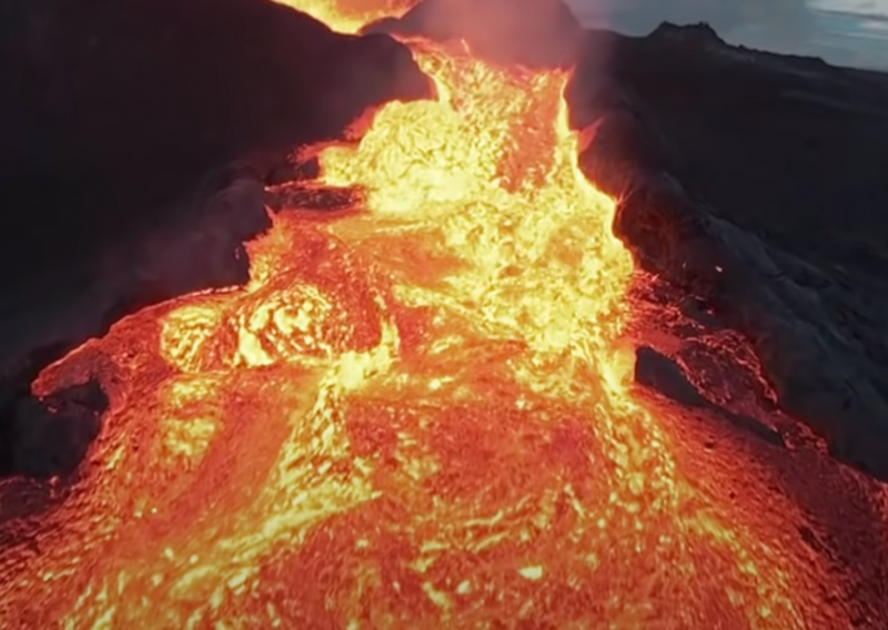 [VIDEO] Impresivan prizor: Youtuber snimao erupciju vulkana na Islandu, dron uletio u lavu