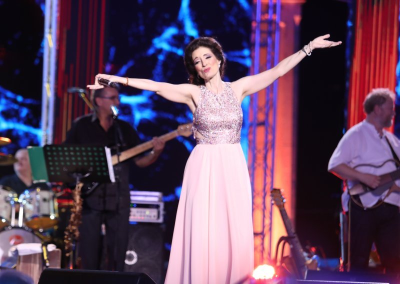 Splićani s oduševljenjem dočekali svoju divu: Doris Dragović održala koncert za pamćenje