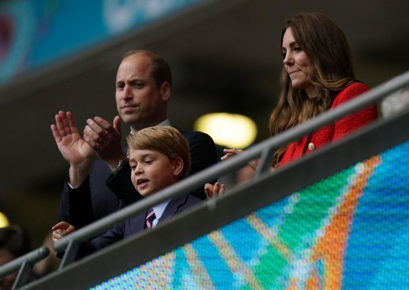 Kate Middleton i princ William zabrinuti su za budućnost svoje djece, posebice najstarijeg Georgea