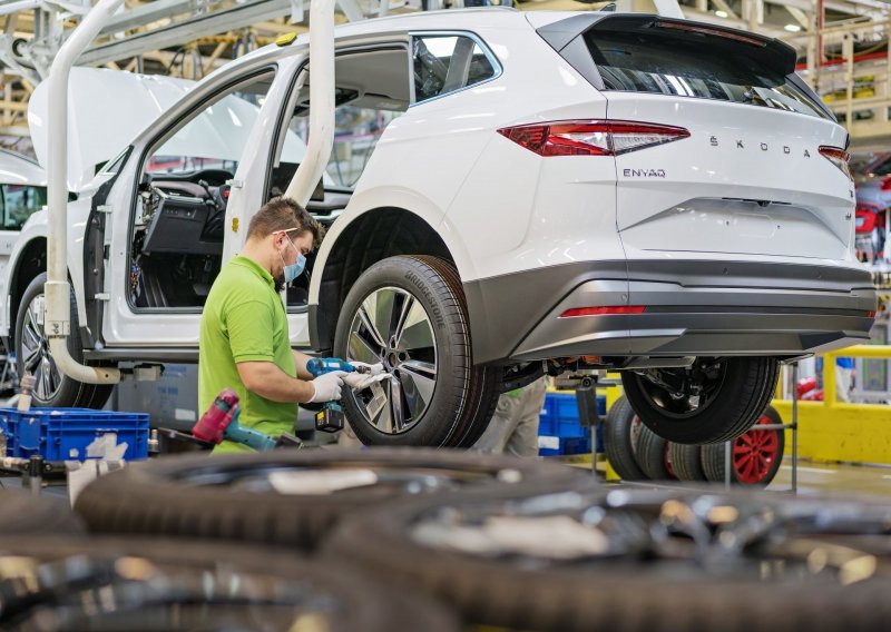 Češka predlaže reviziju europskog plana smanjena štetnih emisija iz automobila