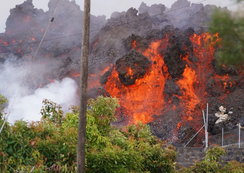 Lava se izlila iz nove pukotine vulkana na La Palmi
