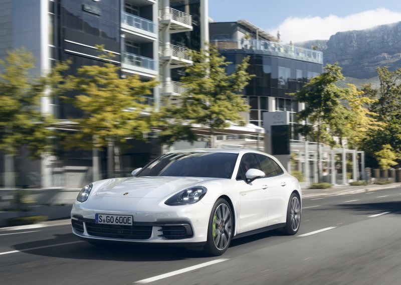 Porsche u šoku. 60 posto kupaca odabire hibridnu Panameru