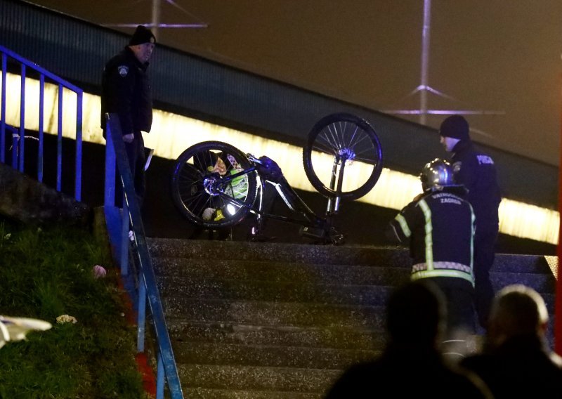 [FOTO] Tragedija kod Jadranskog mosta: Biciklist pao po stepenicama i preminuo