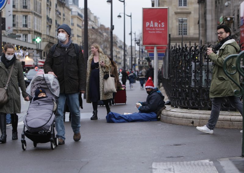 Francuska probila svoj rekord zaraženih, imaju 104 tisuće novih slučajeva. Vlada prijeti novim mjerama
