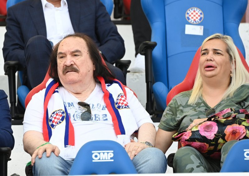 Mišo Kovač na Poljud je stigao sa suprugom: Utakmicu je pratio iz VIP lože, a ruku svoje Lidije nije ispuštao