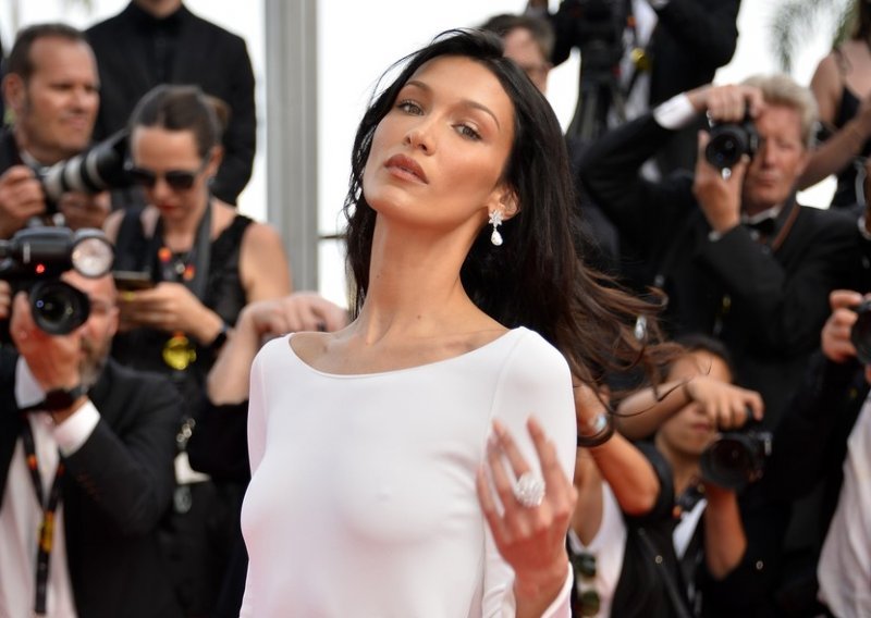 Svi govore o bijeloj haljini Belle Hadid u Cannesu, a jasno je i zašto