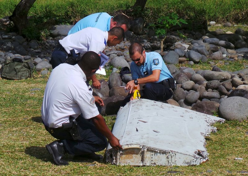 Dio krila zrakoplova pronađen na Reunionu sigurno pripada MH370