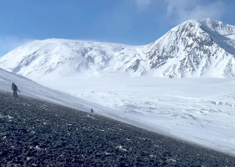 Devetero penjača poginulo, a troje spašeno s ledenog vulkana na Kamčatki