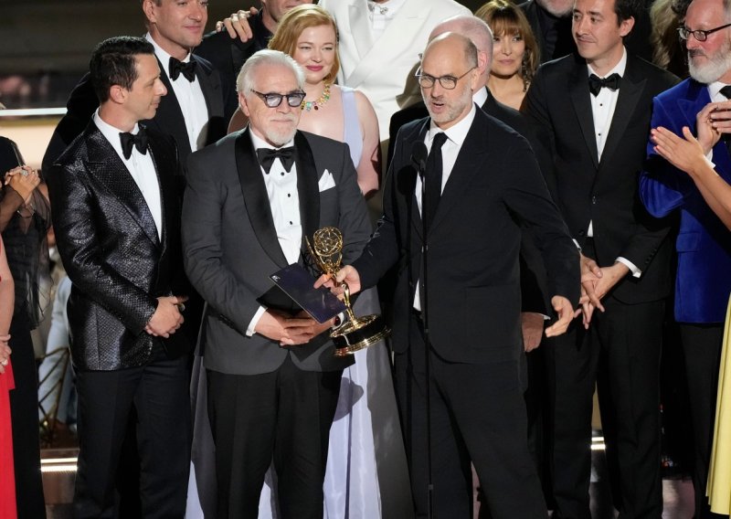 Nasljeđu Emmy za najbolju dramsku seriju, Bijeli lotos najbolja mini, a Ted Lasso humoristična serija