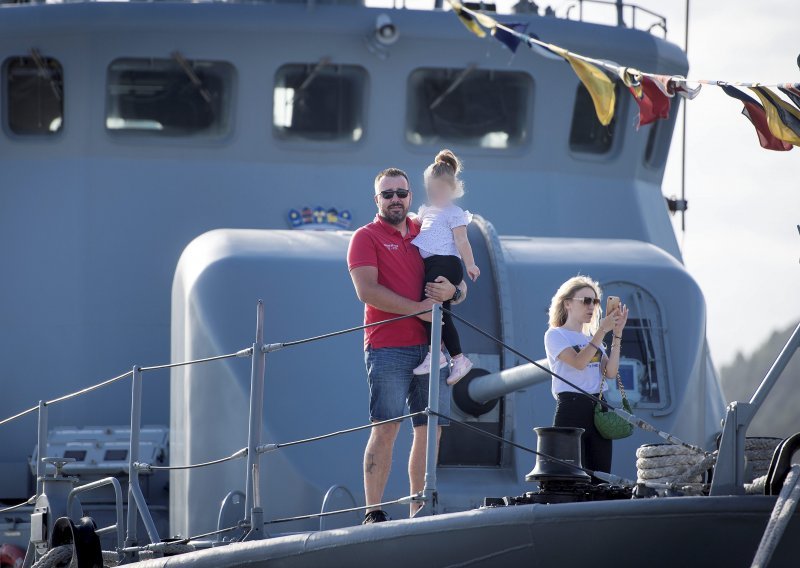 [FOTO] #WeAreNATO: Hrvatski mornari u Splitu s građanima i turistima obilježili Dan HRM-a