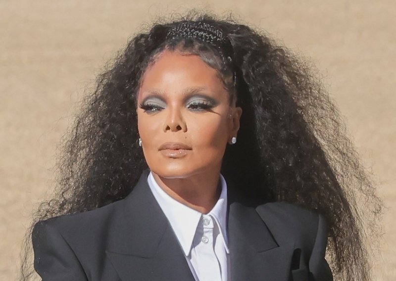 [FOTO] S godinama sve više sliči na pokojnog brata Michaela: Janet Jackson snimljena nakon McQueenove revije