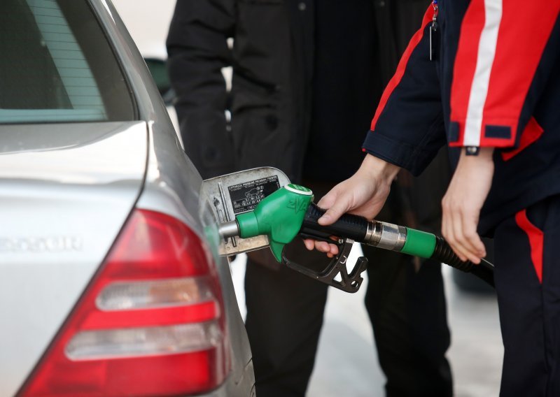 Stručnjak presudio isplati li se u automobile točiti skuplje gorivo