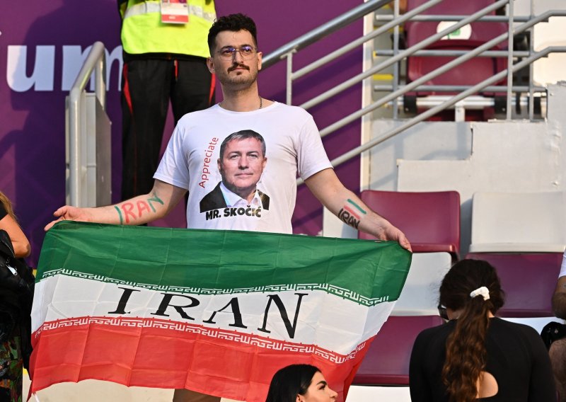 Iranski navijač pojavio se na tribini s majicom na kojoj je lice neprežaljenog Hrvata, a tu je i jedna riječ koja sve govori