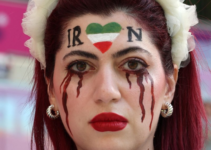 Je li moguće? Iran raspustio ćudorednu policiju i razmišlja o ukidanju pokrivanja glave za žene!
