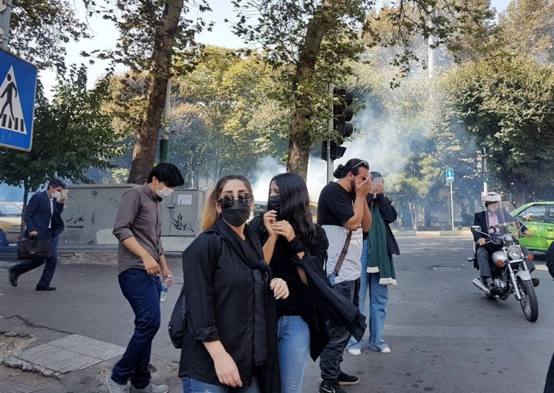 Iranske snage sigurnosti pucale u prosvjednike