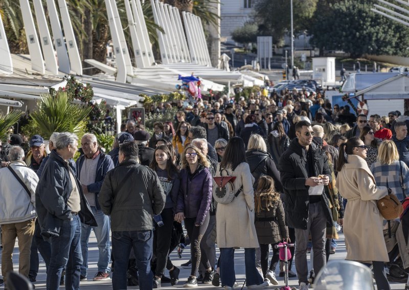 Hrvatska turistička zajednica informira strane goste o uvođenju eura i ulasku u Schengen