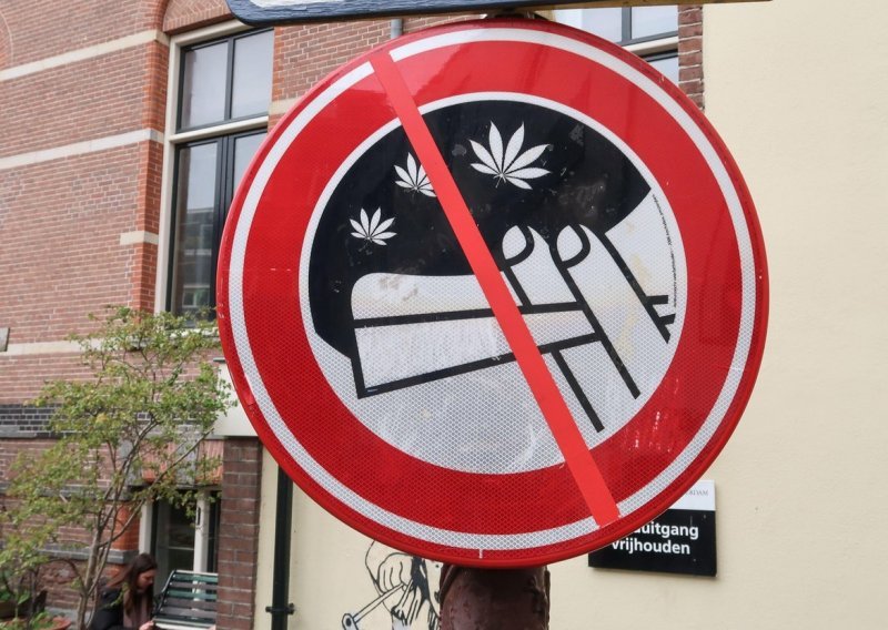 Amsterdam planira zabraniti pušenje trave u centru grada kako bi odvratili goste; u gradu više turista nego što ih posjeti Hrvatsku