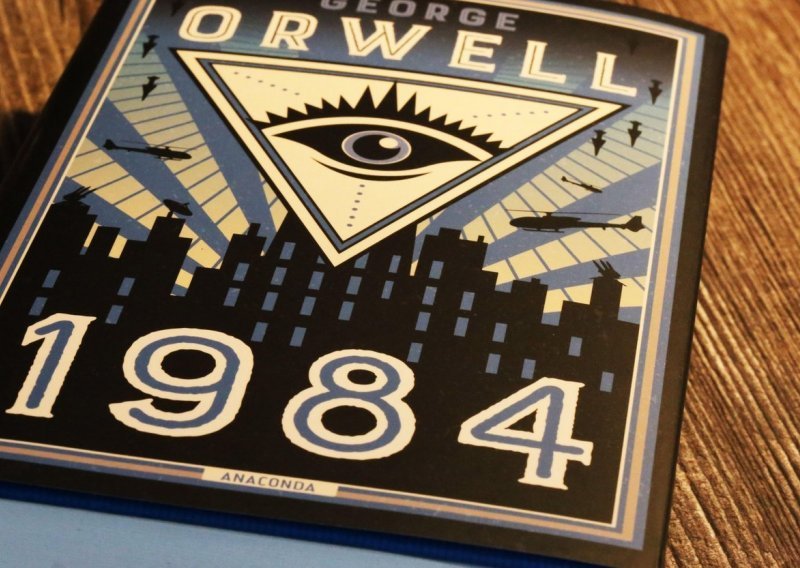 Orwellova 1984. o totalitarnom društvu koje ispire mozgove građanima najprodavanija knjiga u Rusiji