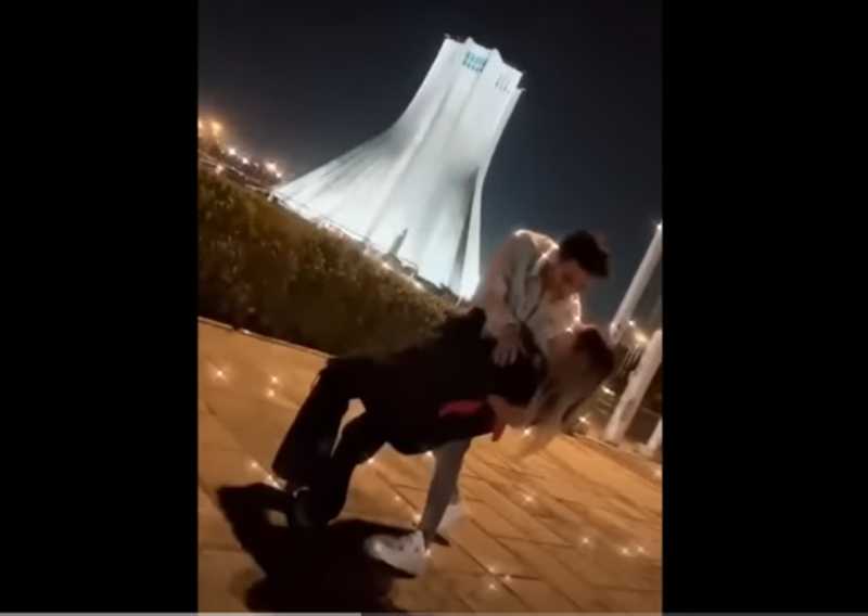 [VIDEO] Mladi zaručnici osuđeni na deset godina zatvora zbog snimke plesa na ulici