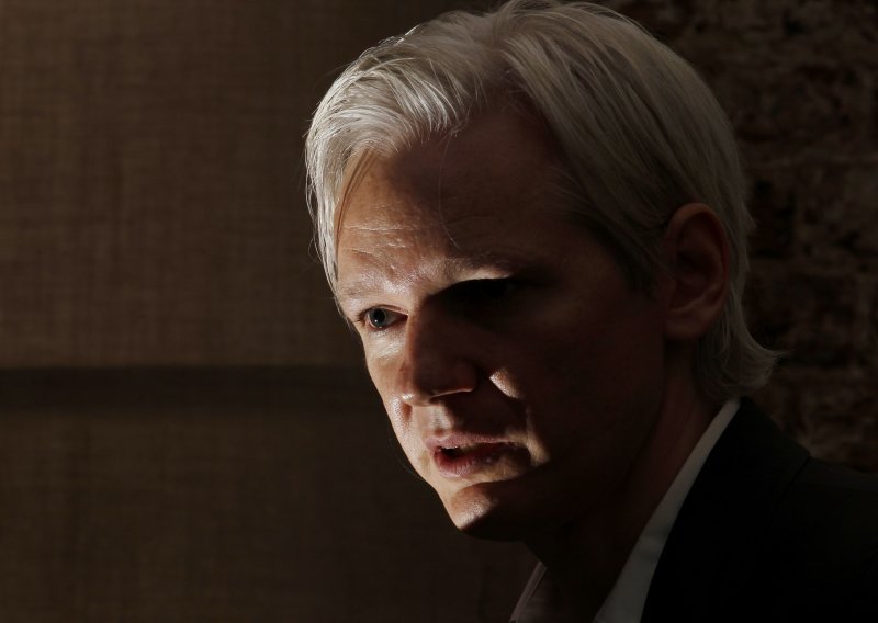 Julian Assange gostuje u 'Simpsonima'