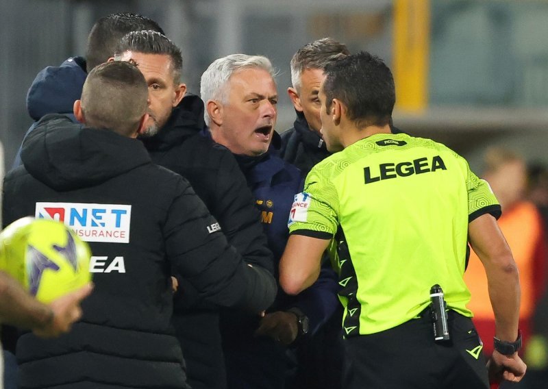 [FOTO] Davljenik Cremonese još jednom šokirao Romu, a Jose Mourinho je treći put ove sezone zaradio crveni karton