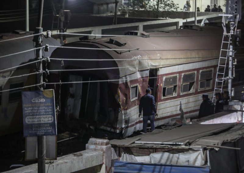 [FOTO] Dvoje mrtvih i 16 ozlijeđenih u željezničkoj nesreći u Egiptu