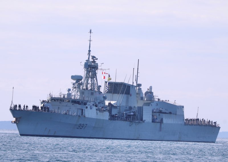 [FOTO] Kanadska ratna mornarica uplovila u Split, stiže američki razarač te turska, grčka i nizozemska fregata