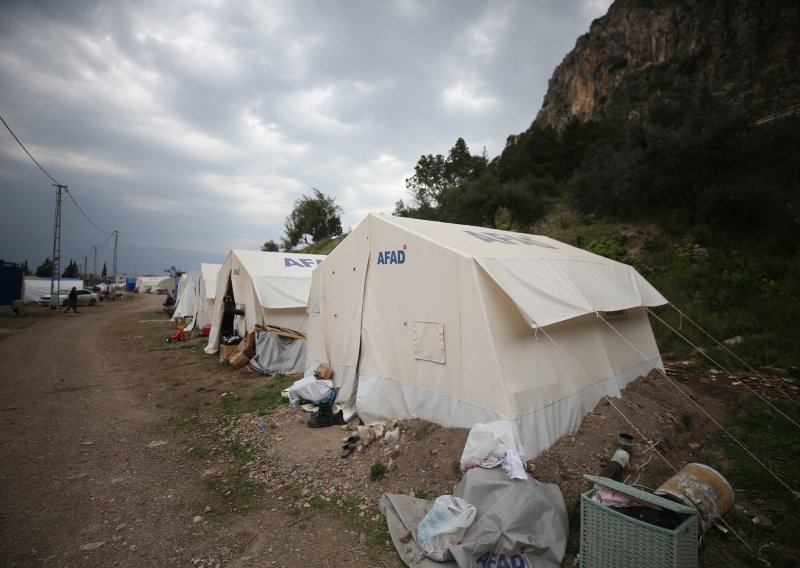 [VIDEO] Obilne kiše poplavile šatore u kojima žive žrtve potresa u Turskoj